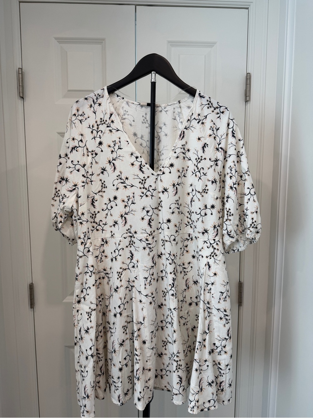 Universal Thread White Mini Dress with Black Floral Print